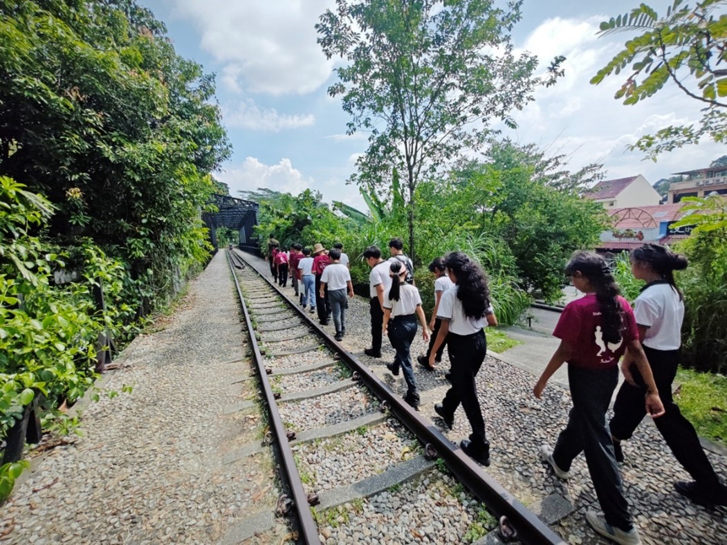 Our Primary 5 students on their outdoor adventure hike